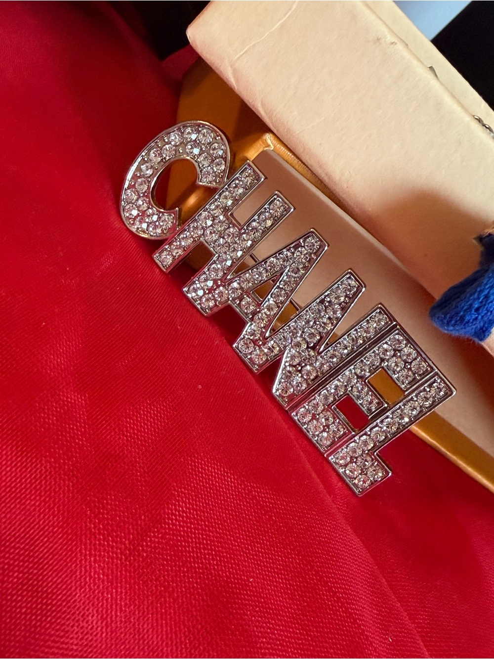 Silver brooch comes with box new